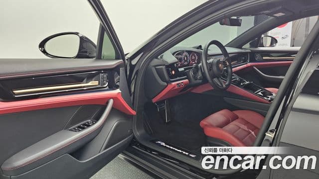 Porsche Panamera (976), 2025 10