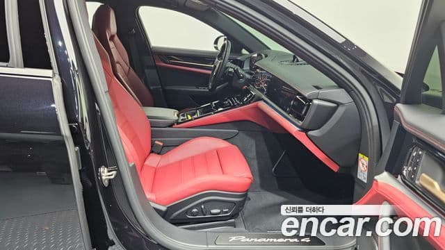 Porsche Panamera (976), 2025 11