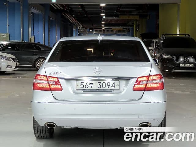 Mercedes-Benz E-класс W212 E300 Elegance, 2011 3