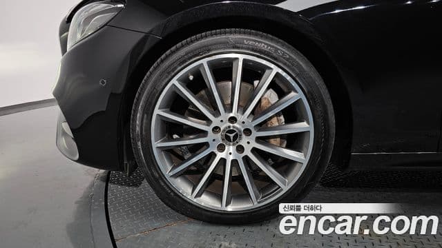 Mercedes-Benz E-класс W213 AMG Line, 2020 все фото