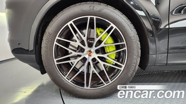 Porsche Cayenne (PO536) 3.0 E-гибрид купе, 2025 все фото