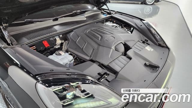 Porsche Cayenne (PO536) 3.0 E-гибрид купе, 2025 6