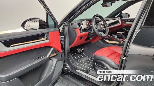 Porsche Cayenne (PO536) 3.0 E-гибрид купе, 2025 10