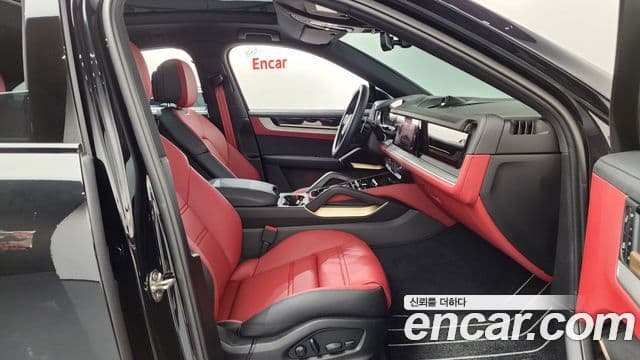 Porsche Cayenne (PO536) 3.0 E-гибрид купе, 2025 11