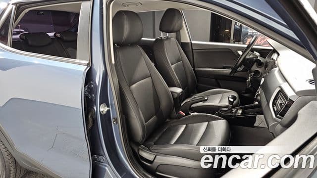 Kia Stonic Deluxe, 2018 10