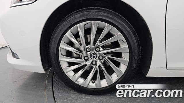 Lexus ES300h 7세대 Luxury Plus, 2023 все фото