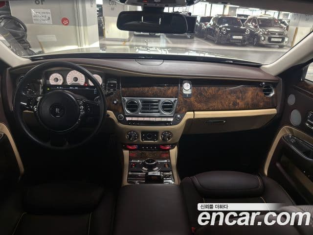 Rolls-Royce 고스트 6.6 EWB V12, 2018 7