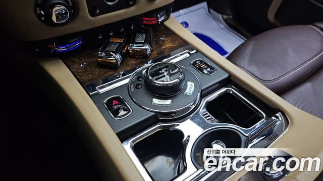 Rolls-Royce 고스트 6.6 EWB V12, 2018 9