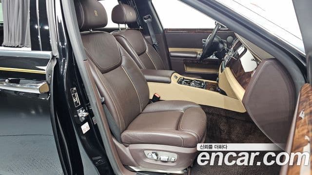 Rolls-Royce 고스트 6.6 EWB V12, 2018 10