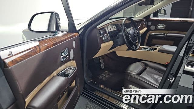 Rolls-Royce 고스트 6.6 EWB V12, 2018 12