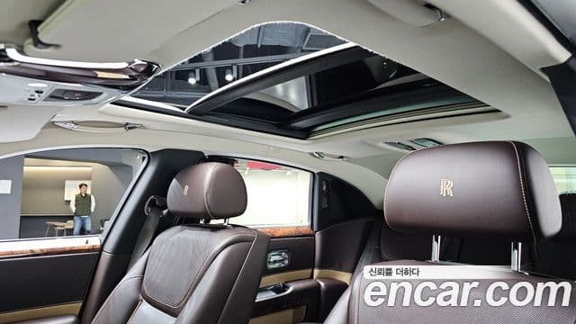 Rolls-Royce 고스트 6.6 EWB V12, 2018 17