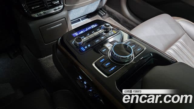 Genesis EQ900 Prestige, 2016 18