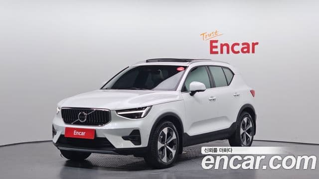 Volvo XC40 B4 Ultra Bright, 2025 1