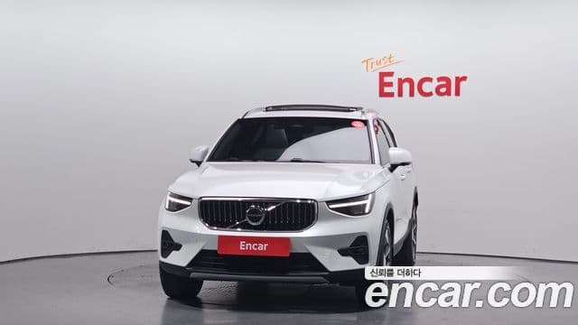 Volvo XC40 B4 Ultra Bright, 2025 3