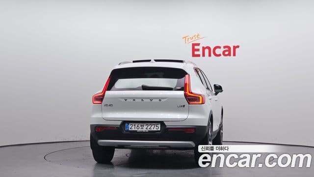 Volvo XC40 B4 Ultra Bright, 2025 4