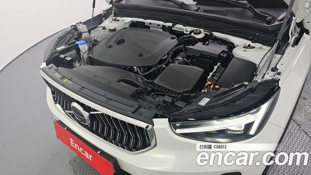 Volvo XC40 B4 Ultra Bright, 2025 6