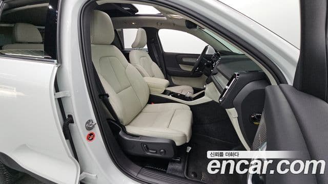 Volvo XC40 B4 Ultra Bright, 2025 11