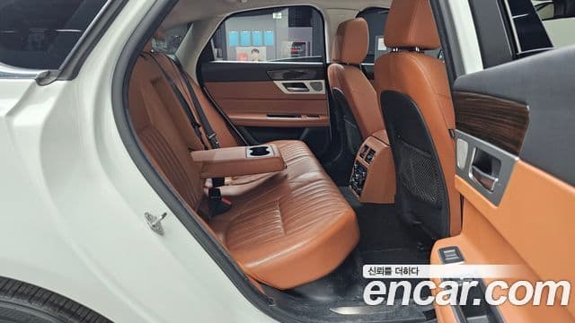Jaguar XF (X260) 20d Portfolio AWD, 2017 12