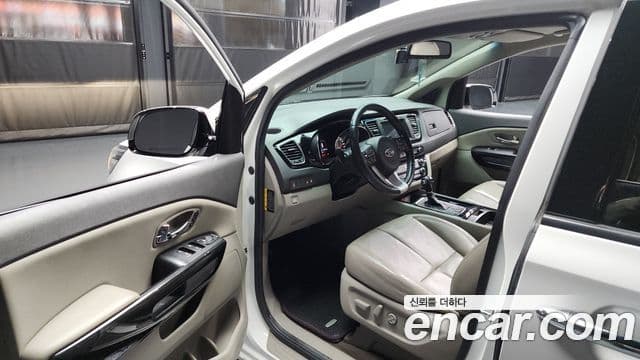Kia All New Carnival Noblesse, 2016 10