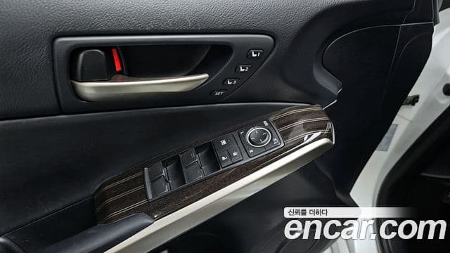 Lexus New IS300 Supreme, 2019 18