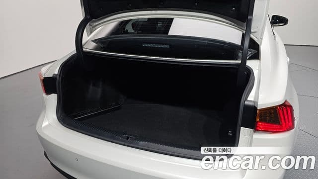 Lexus New IS300 Supreme, 2019 20