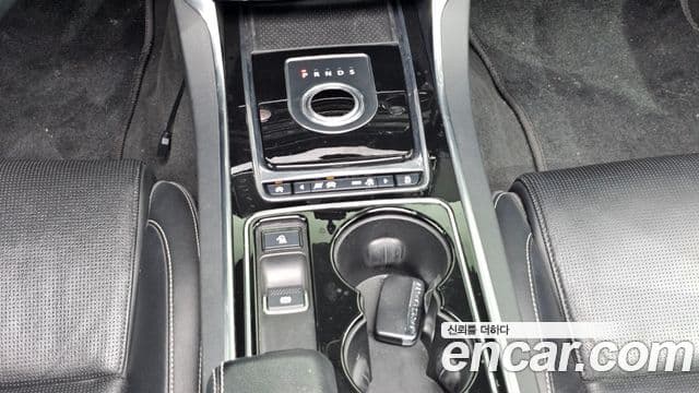 Jaguar XE 3.0 SC S, 2016 9