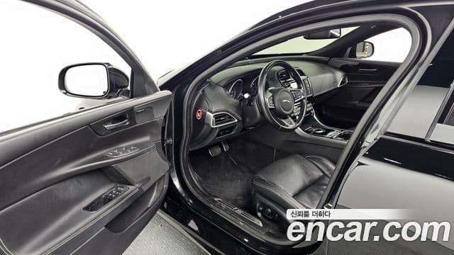 Jaguar XE 3.0 SC S, 2016 10