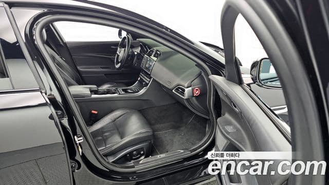 Jaguar XE 3.0 SC S, 2016 11