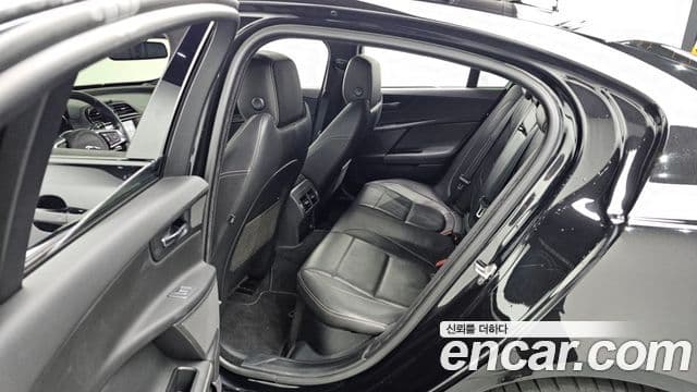 Jaguar XE 3.0 SC S, 2016 12