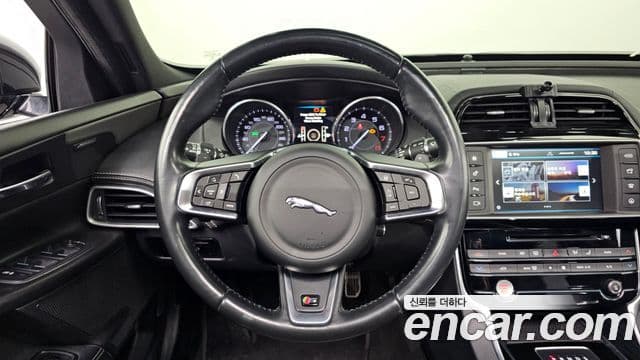 Jaguar XE 3.0 SC S, 2016 13