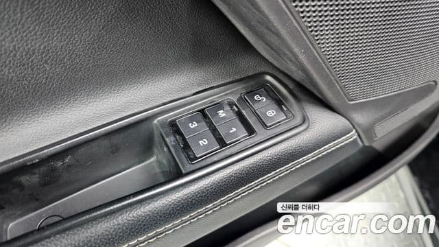 Jaguar XE 3.0 SC S, 2016 19