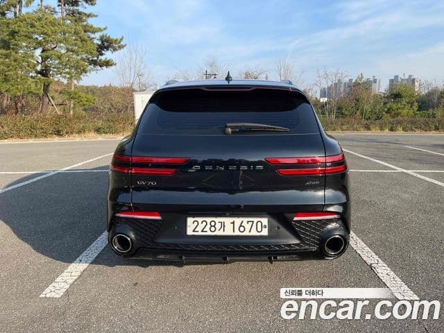Genesis GV70, 2024 4