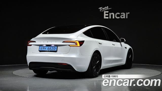 Tesla модель 3, 2024 2