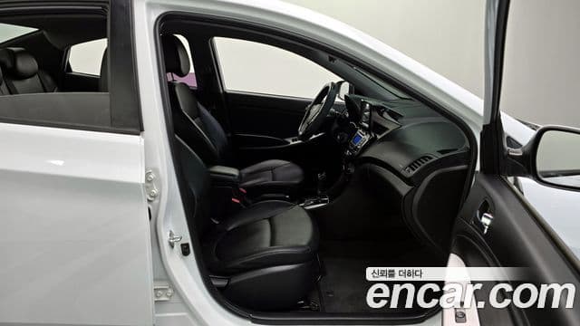 Hyundai Accent(новый кузов / новое поколение) Modern, 2015 10