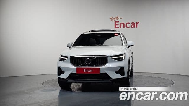 Volvo XC40 B4 Ultimate Bright, 2024 3