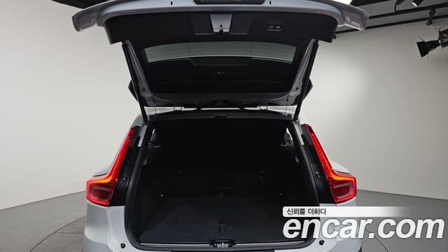 Volvo XC40 B4 Ultimate Bright, 2024 21