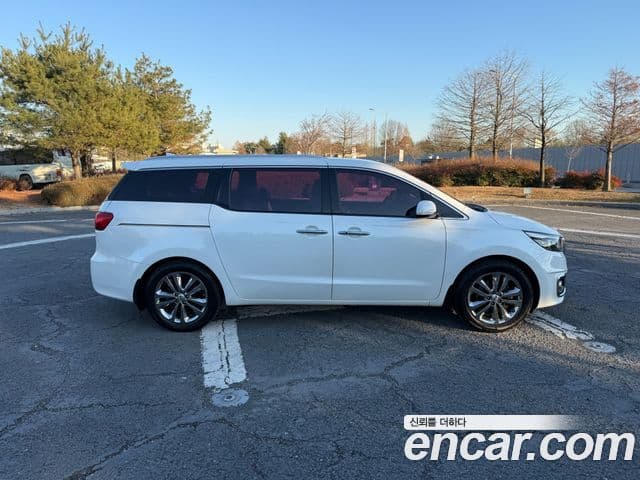 Kia All New Carnival Noblesse, 2016 4