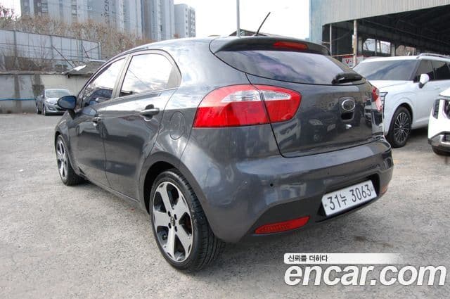 Kia All New Pride Prestige, 2013 3