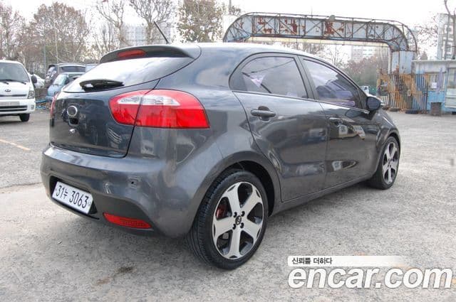 Kia All New Pride Prestige, 2013 4