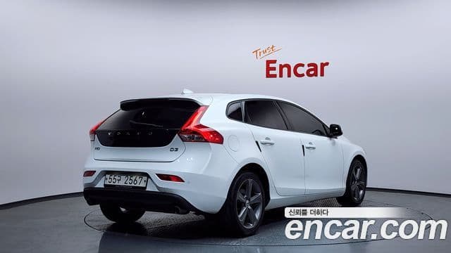 Volvo V40 2세대, 2018 2