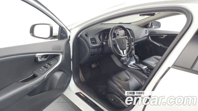 Volvo V40 2세대, 2018 10