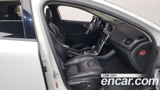 Volvo V40 2세대, 2018 11