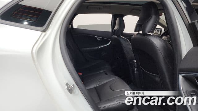 Volvo V40 2세대, 2018 12