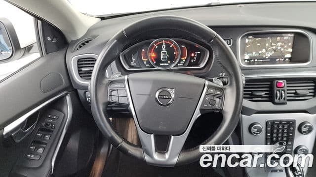 Volvo V40 2세대, 2018 13