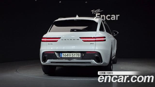 Genesis GV70, 2021 4