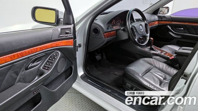 BMW 5시리즈 E39, 2002 11