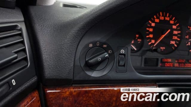 BMW 5시리즈 E39, 2002 17