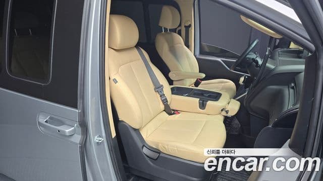 Hyundai Staria Modern, 2023 12