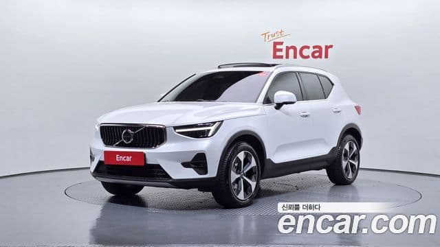 Volvo XC40 B4 Ultra Bright, 2024 1