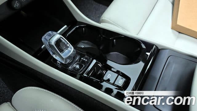 Volvo XC40 B4 Ultra Bright, 2024 9